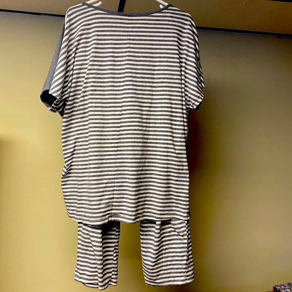 Liz Claiborne Women’s Pajama Set - Picture 4 of 4